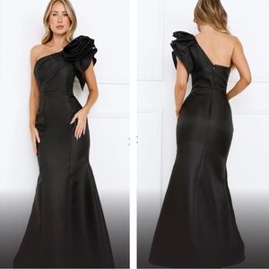 Elegant Black One-Shoulder Formal Dress